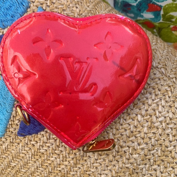Louis Vuitton Handbags - Louis Vuitton heart shape mini wallet🥳🥳❌❌